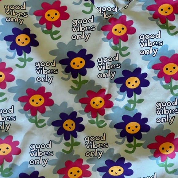 Floral Print Scrub Top that says “Good vibes only” - Picture 2 of 4